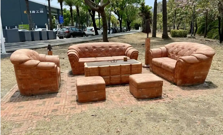 这些沙发、桌子和凳子