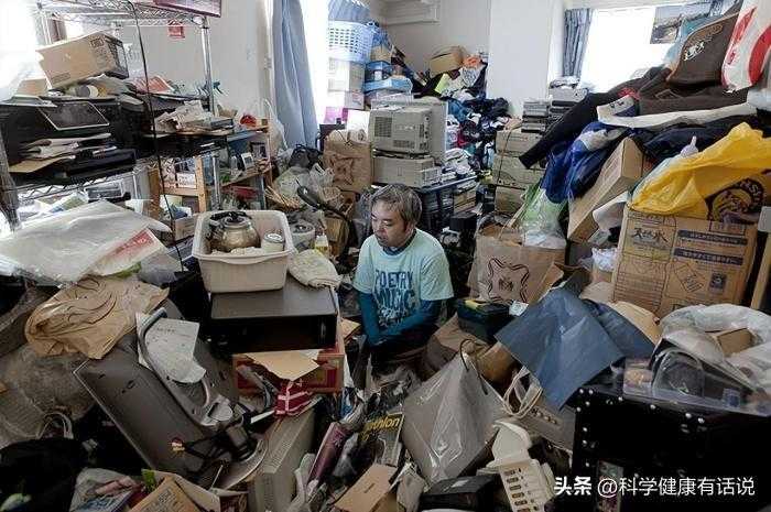 日本奇闻:男子伴尸10年竟全然不知,被褥下藏着骇人秘密