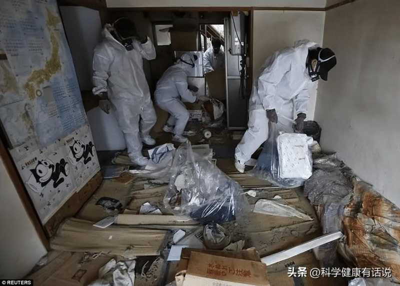 日本奇闻:男子伴尸10年竟全然不知,被褥下藏着骇人秘密