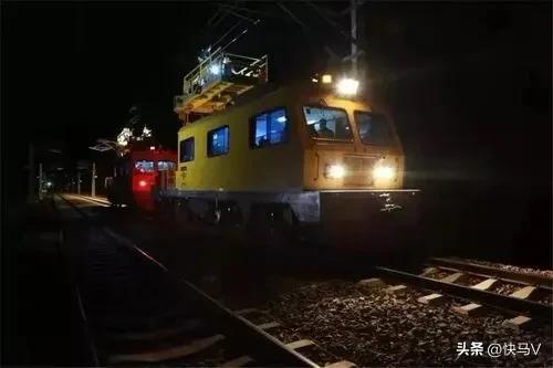 奇闻异事！一个人竟然吃掉一桌子菜，喝掉一桶白酒，吃掉一盆米饭